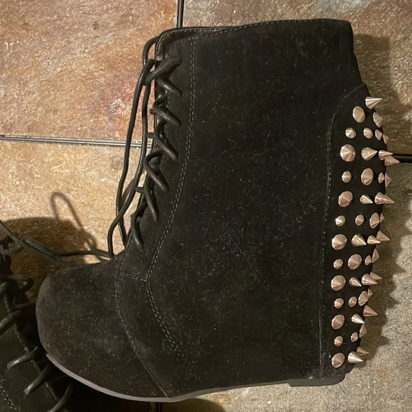 Woman’s wedge boots - Picture 6 of 10